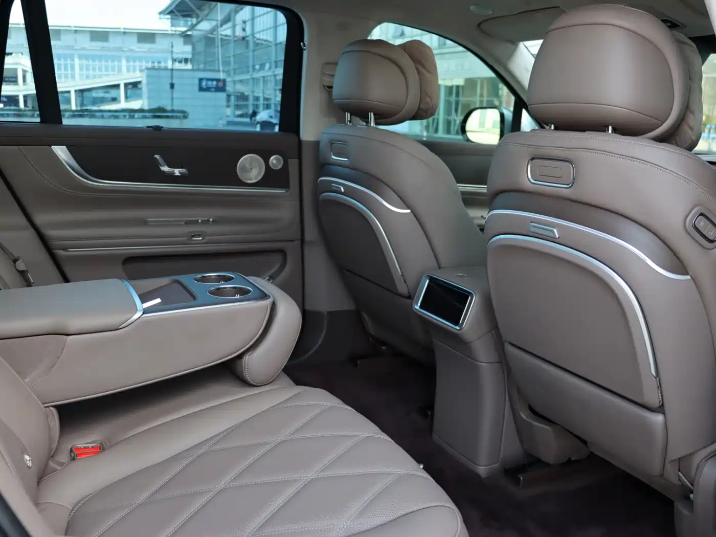 AITO Wenjie AITO M9 2025 Extended Range Ultra 52kWh 5-Seater фото 13