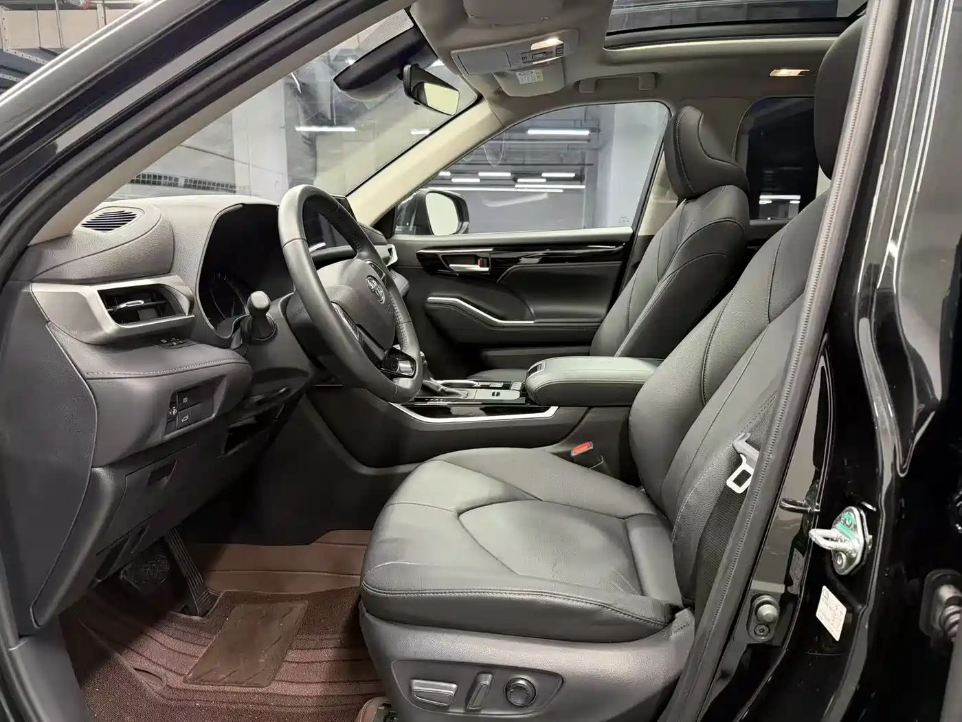 Toyota Highlander 2024 2.5L Smart Hybrid 4WD Premium 7-seater фото 8
