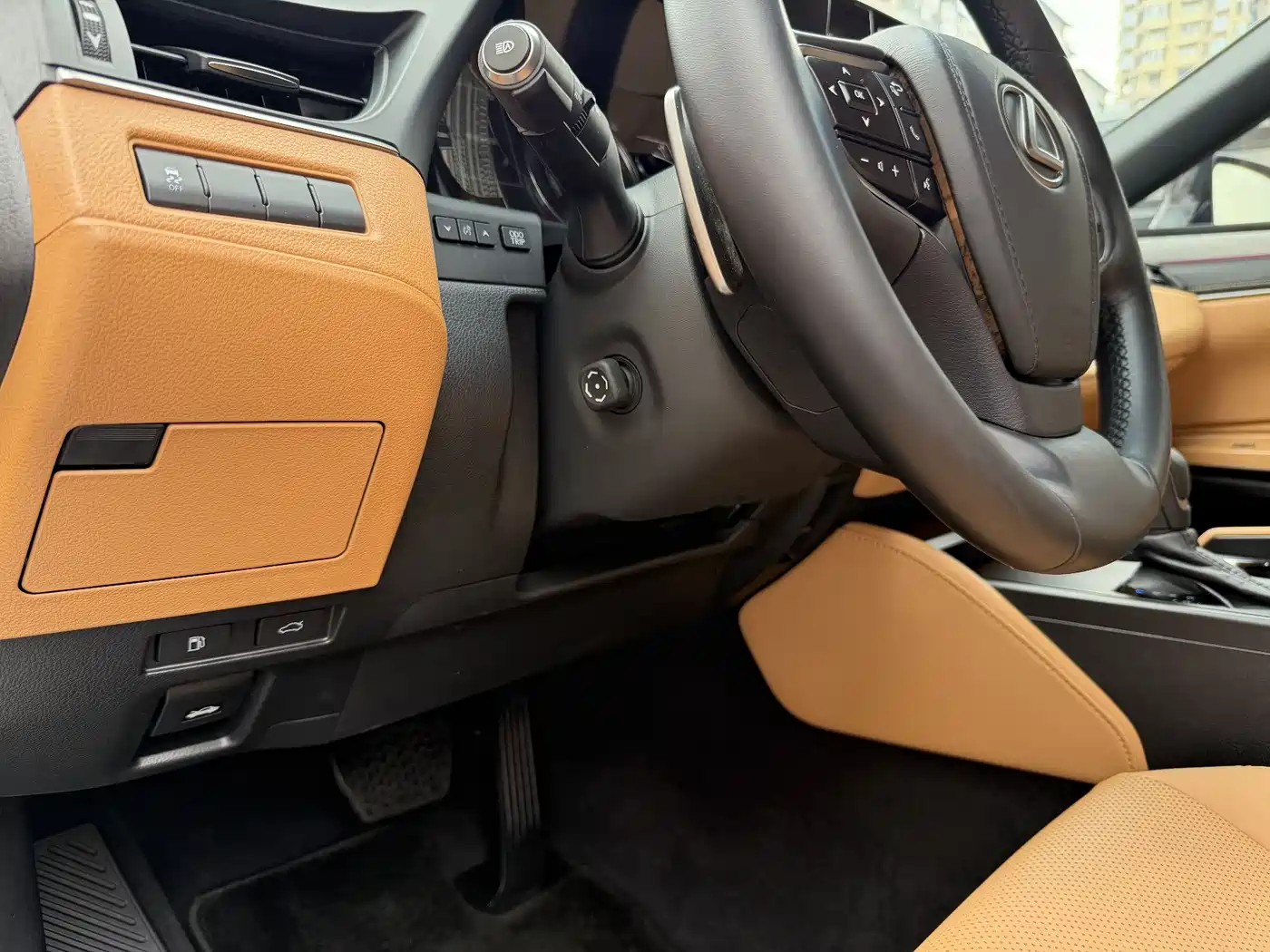 Lexus ES 2025 300h Ultimate Edition фото 14