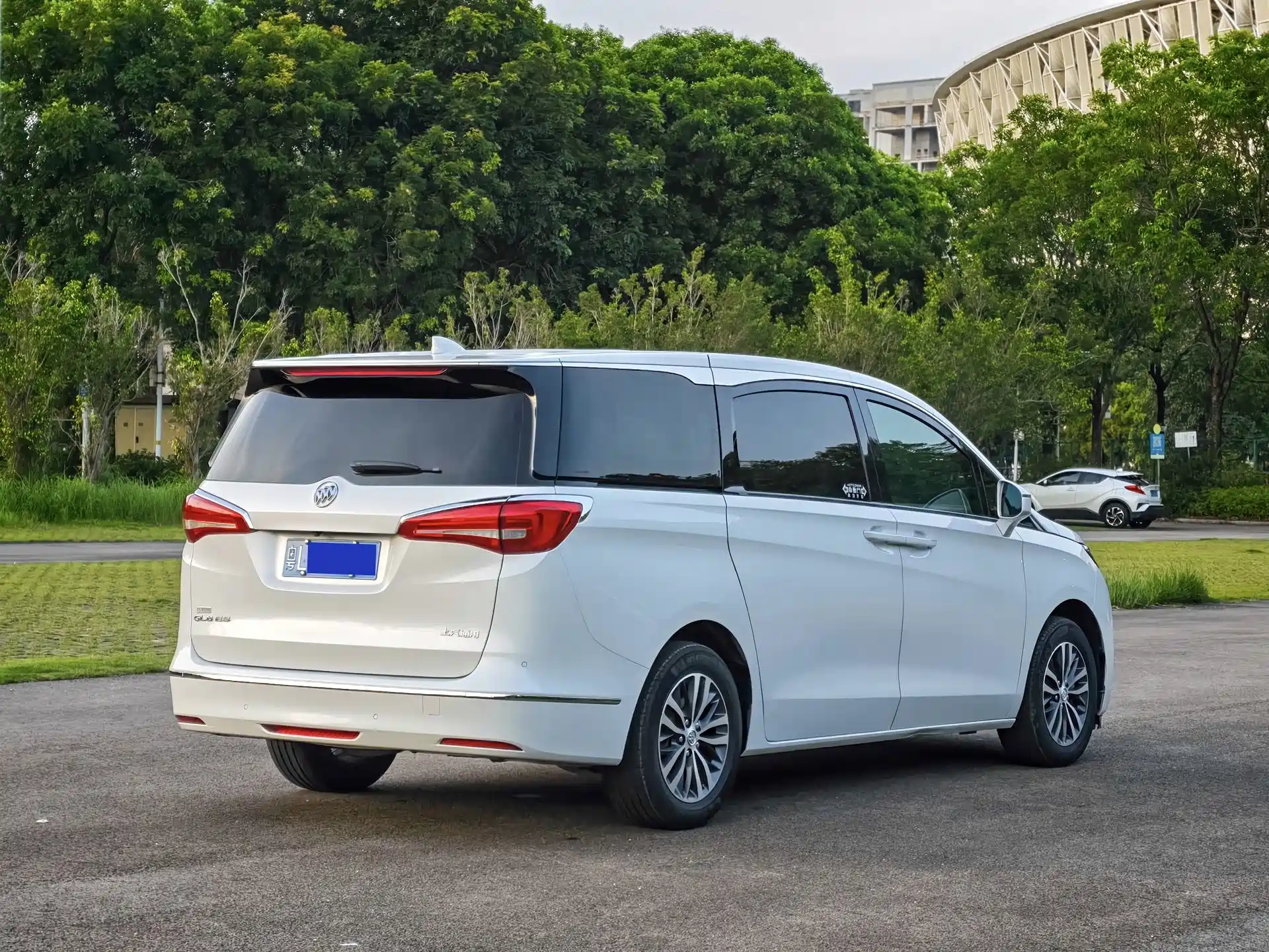 Фото 4 - Buick GL8