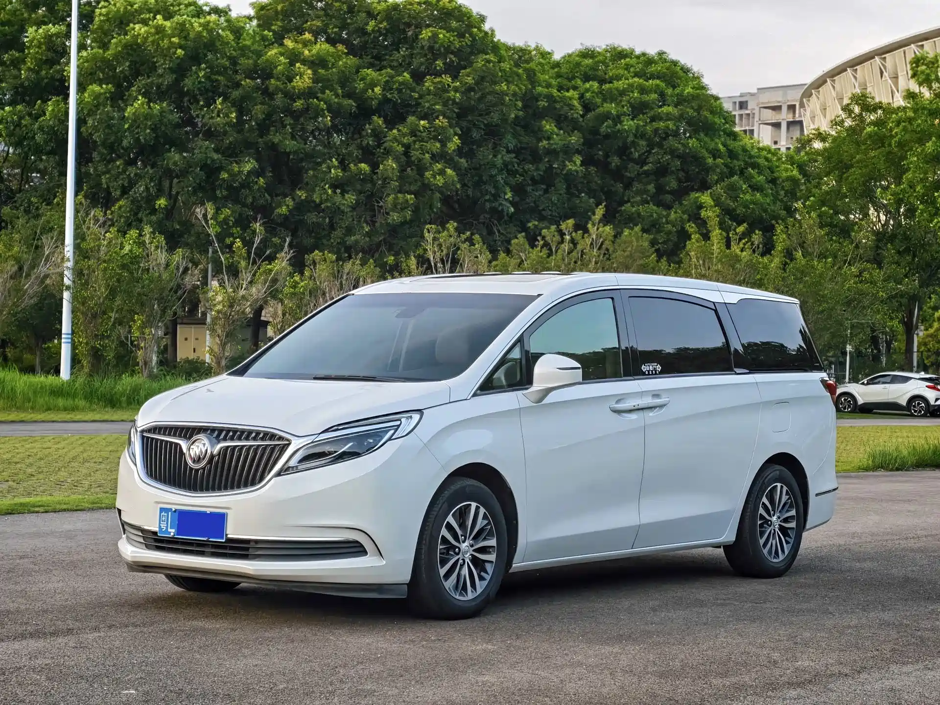 Фото 1 - Buick GL8