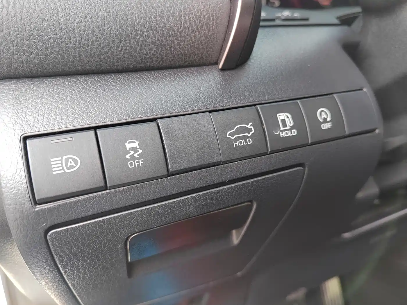 Toyota Camry 2023 2.5G Luxury Edition фото 10