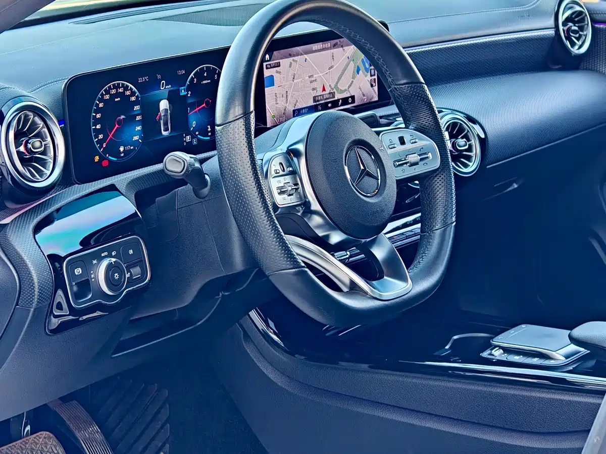 Mercedes-Benz A-Class 2022 A 200 L Sport Sedan Style фото 10