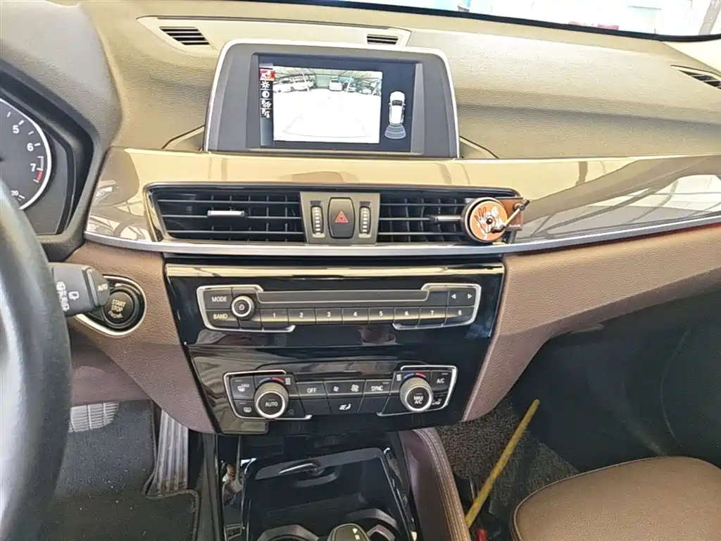 BMW X1 2018 sDrive18Li Premium Model фото 13