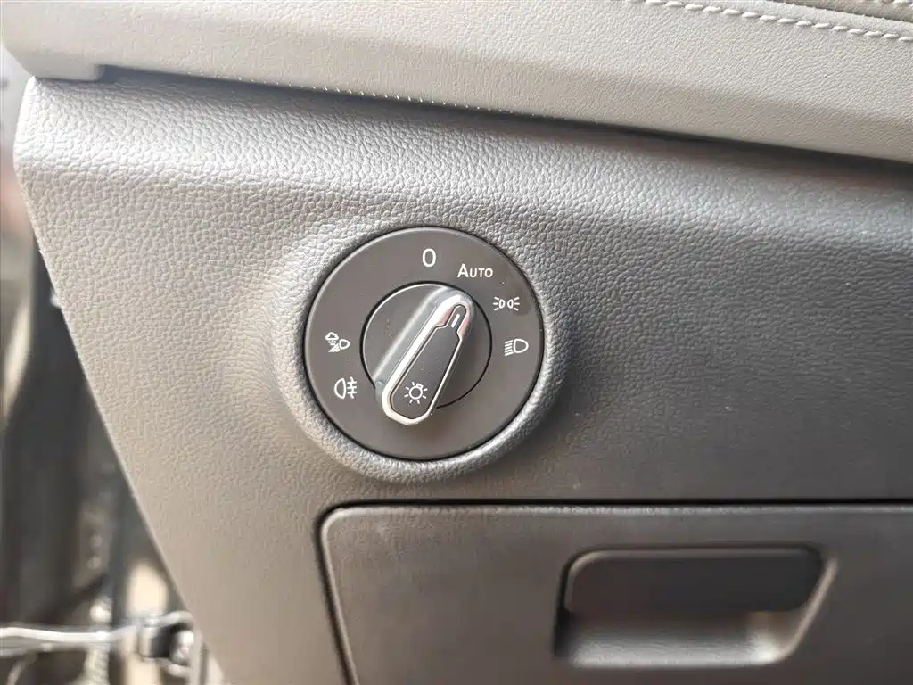 Volkswagen Sagitar 2023 300TSI DSG Surpassing Edition фото 19
