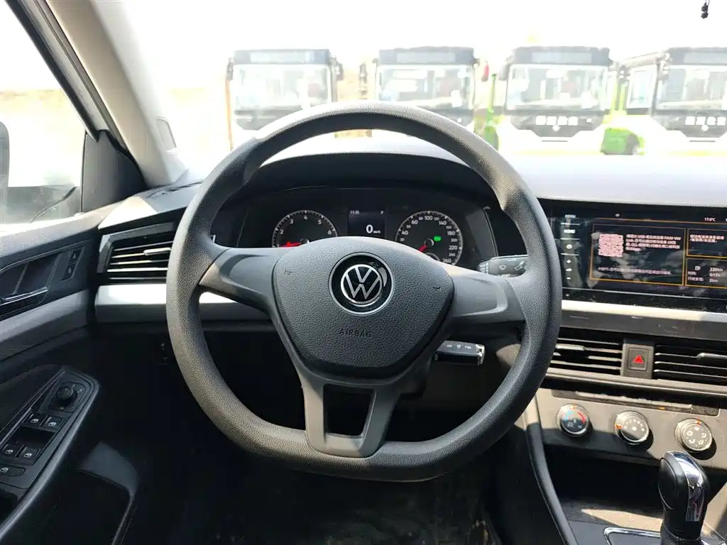 VOLKSWAGEN BORA