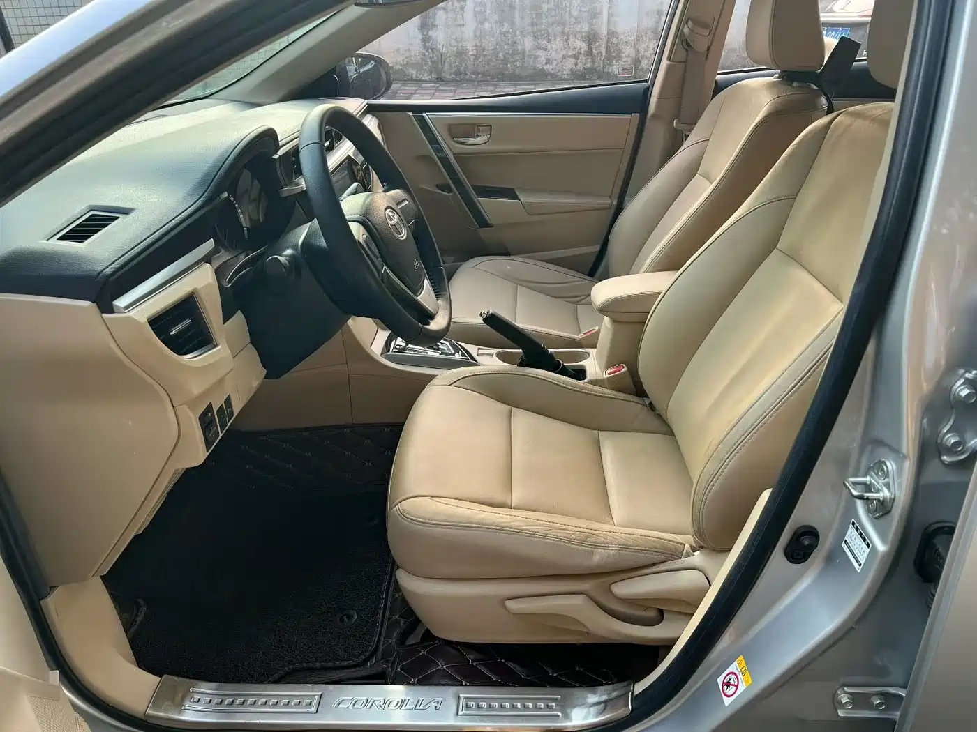 Toyota Corolla 2014 1.6L CVT GL-i Leather Edition фото 7