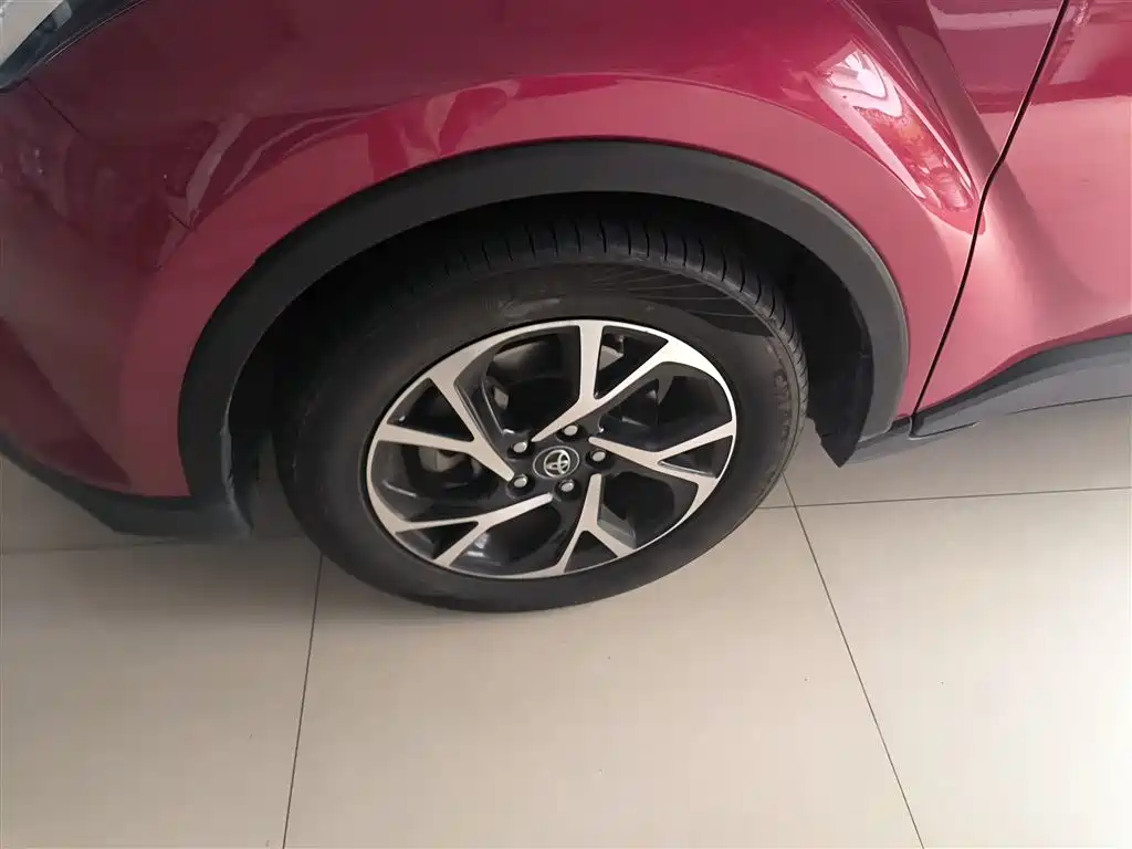 Toyota C-HR 2020 Model 2.0L Leading фото 25