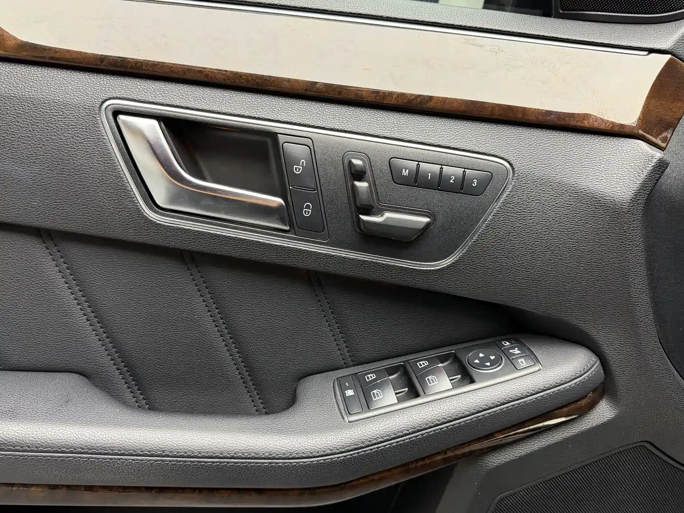 Mercedes-Benz E-Class 2012 E 300 L Elegance Model фото 3