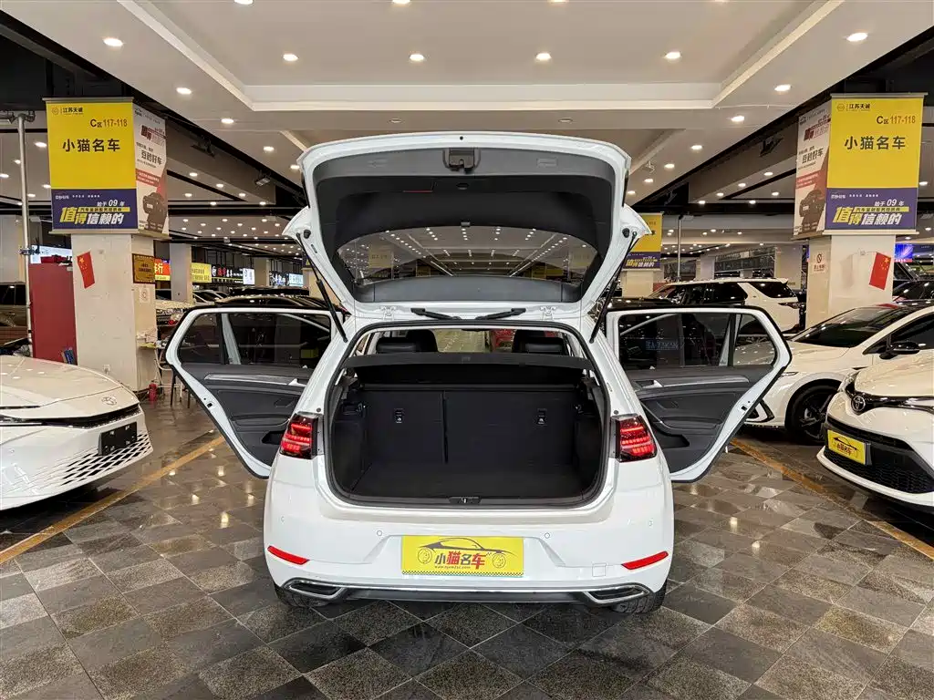 Volkswagen Golf 2018 230TSI Automatic Luxury фото 10