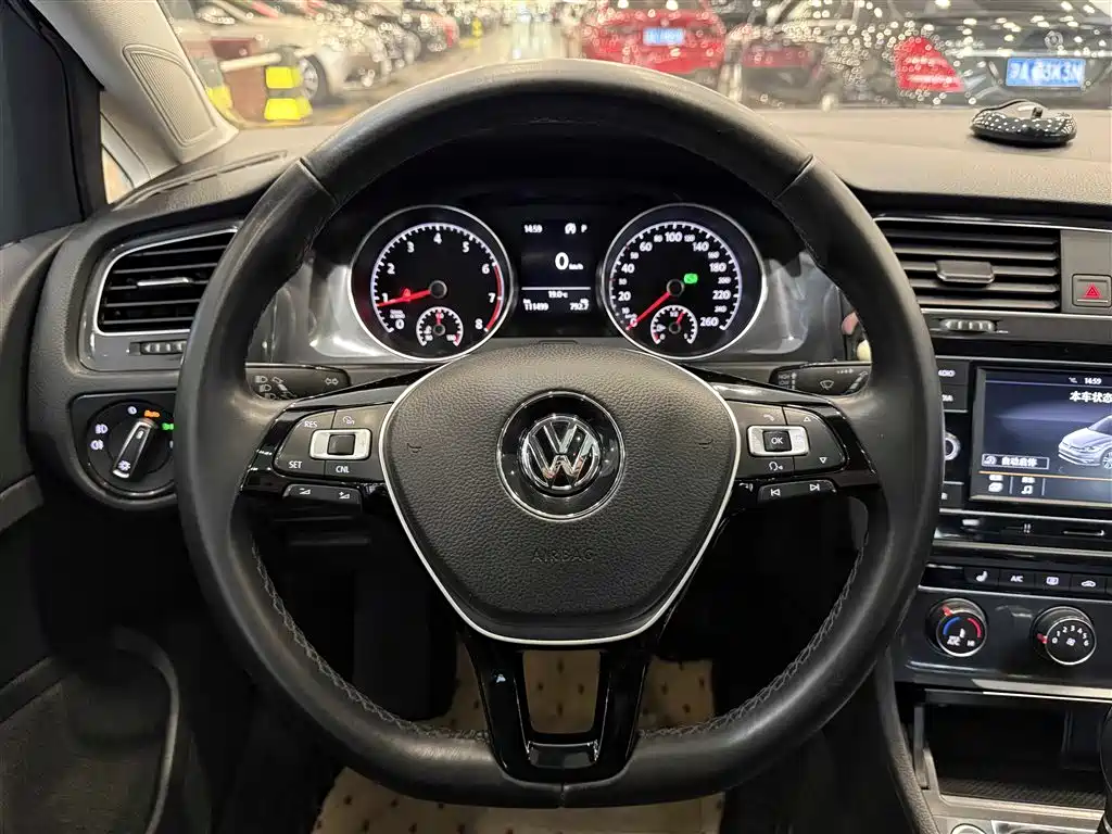 Volkswagen Golf 2018 230TSI Automatic Luxury фото 22