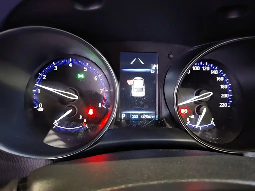Фото 12 - Toyota C-HR