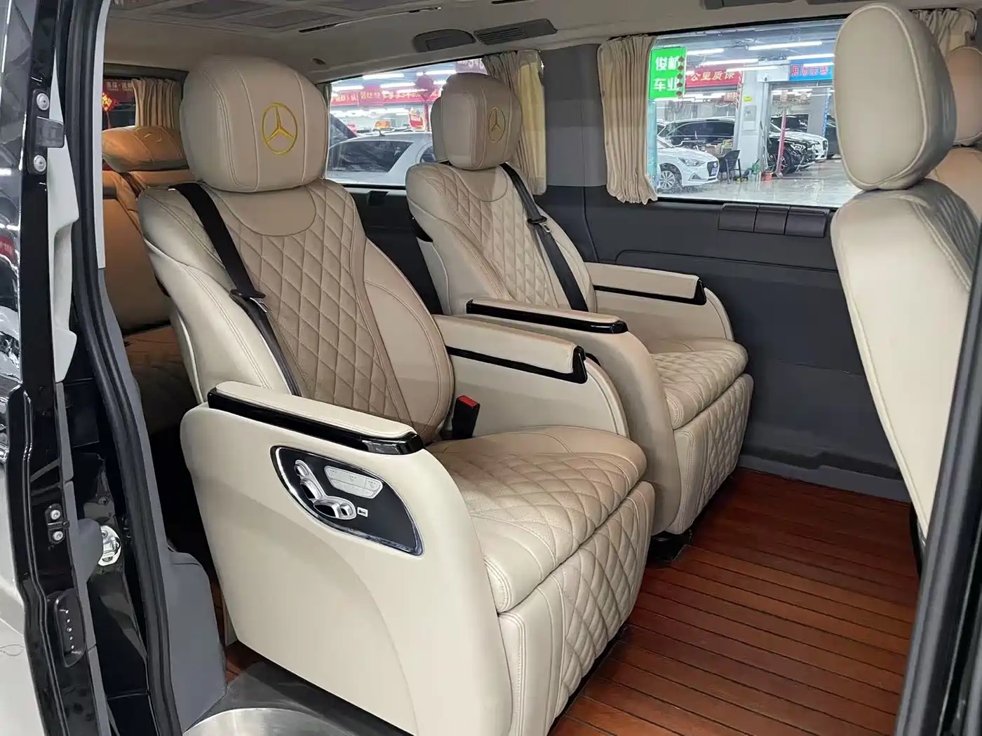 Mercedes-Benz Vito 2013 Model 3.0L Elite Edition фото 6