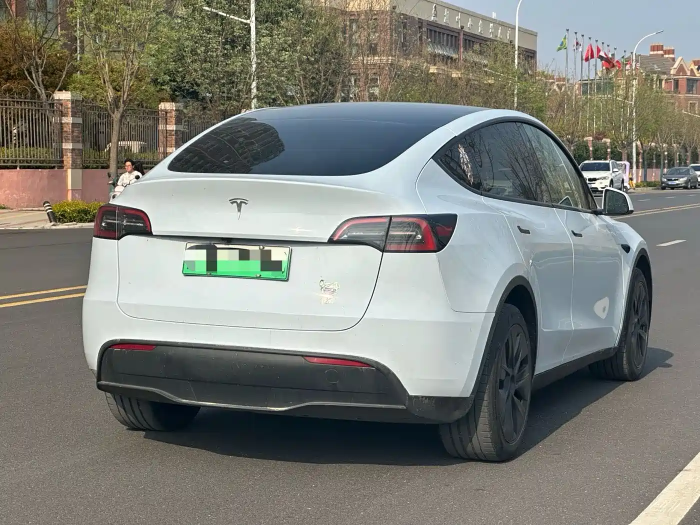 TESLA MODEL Y