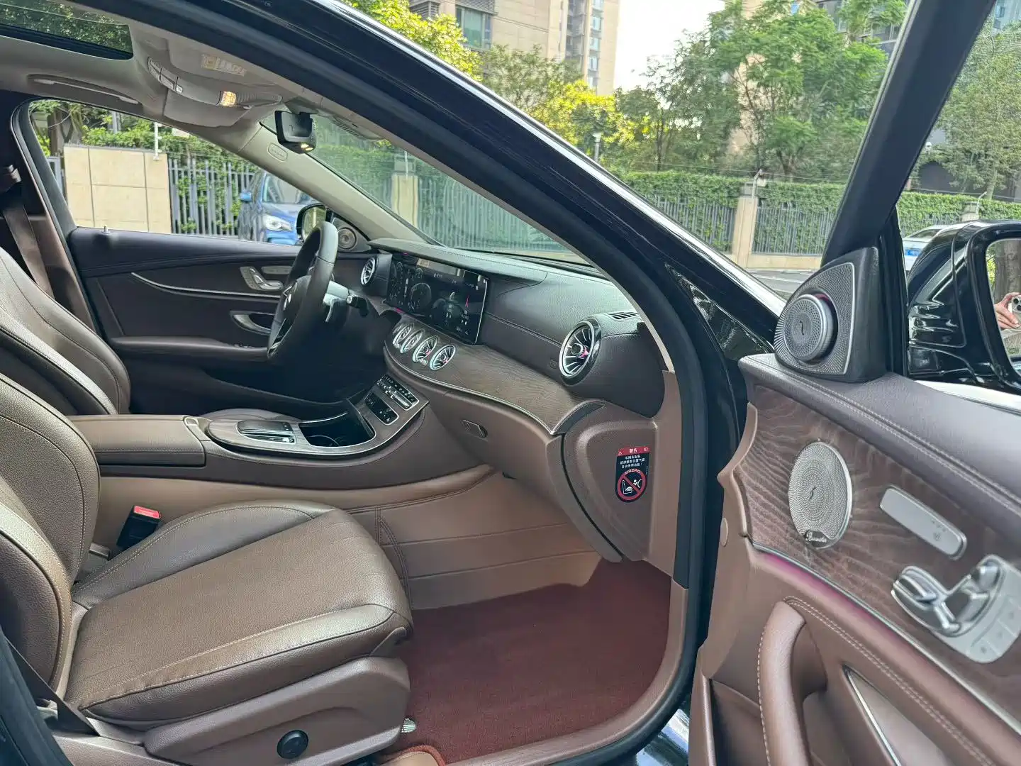 Photo 8 - Mercedes-Benz E-Class