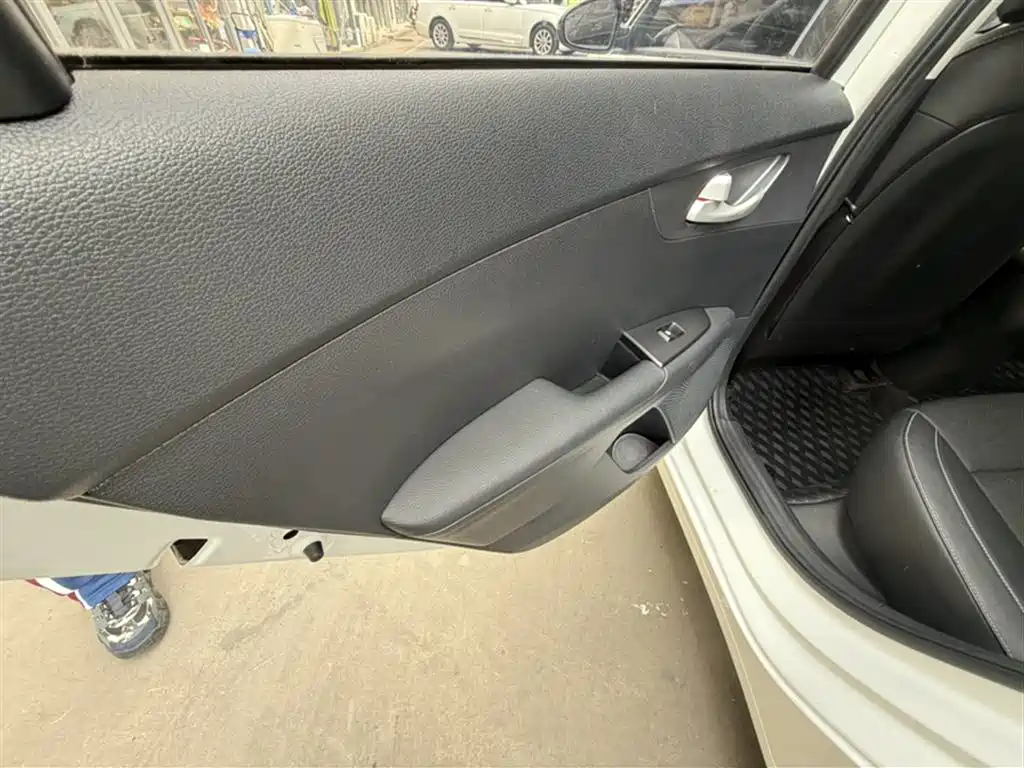 Kia K3 2020 1.5L CVT New Edge Sunroof Version фото 14