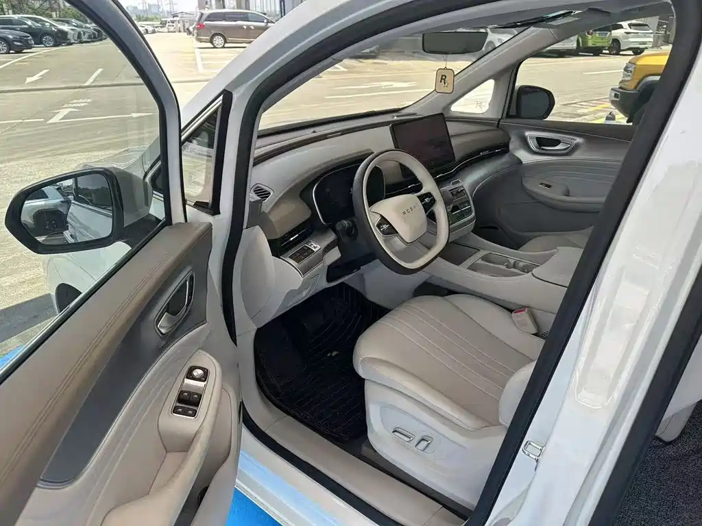 Roewe iMAX8 EV 2025 2025 Model 1.5T DMH Land Premium Edition