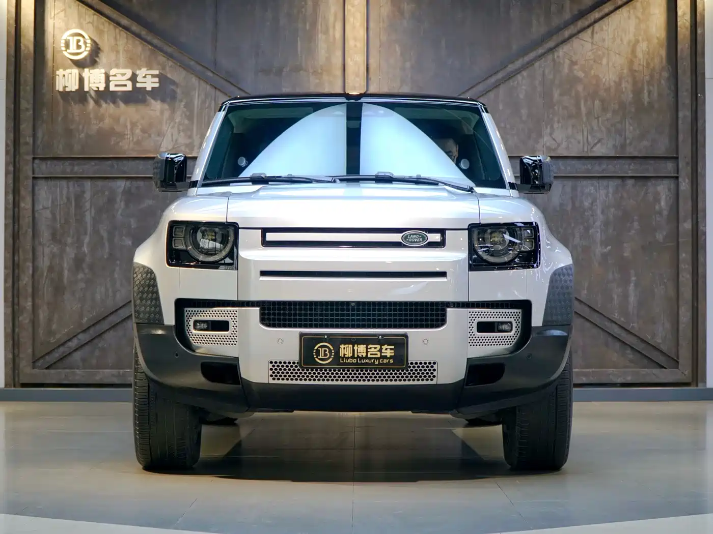 Land Rover Defender 2020 Model 110 P400 HSE фото 2