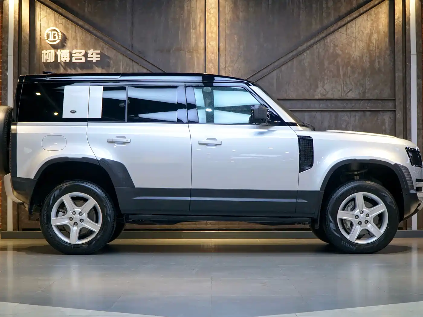 Land Rover Defender 2020 Model 110 P400 HSE фото 22
