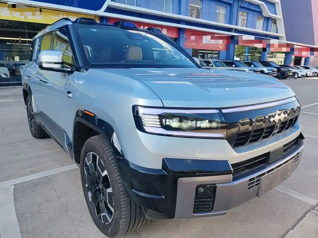Fang Cheng Bao Leopard 8 2026 2025 Zhiyong Flagship 6-Seater
