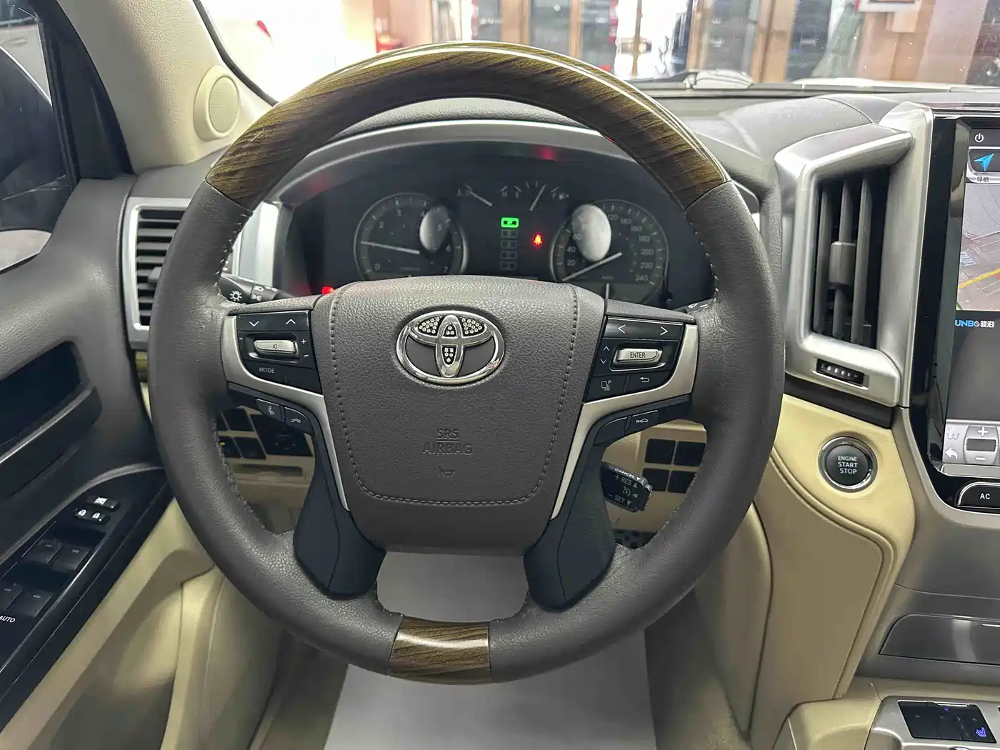 Toyota Land Cruiser (Import) фото 11
