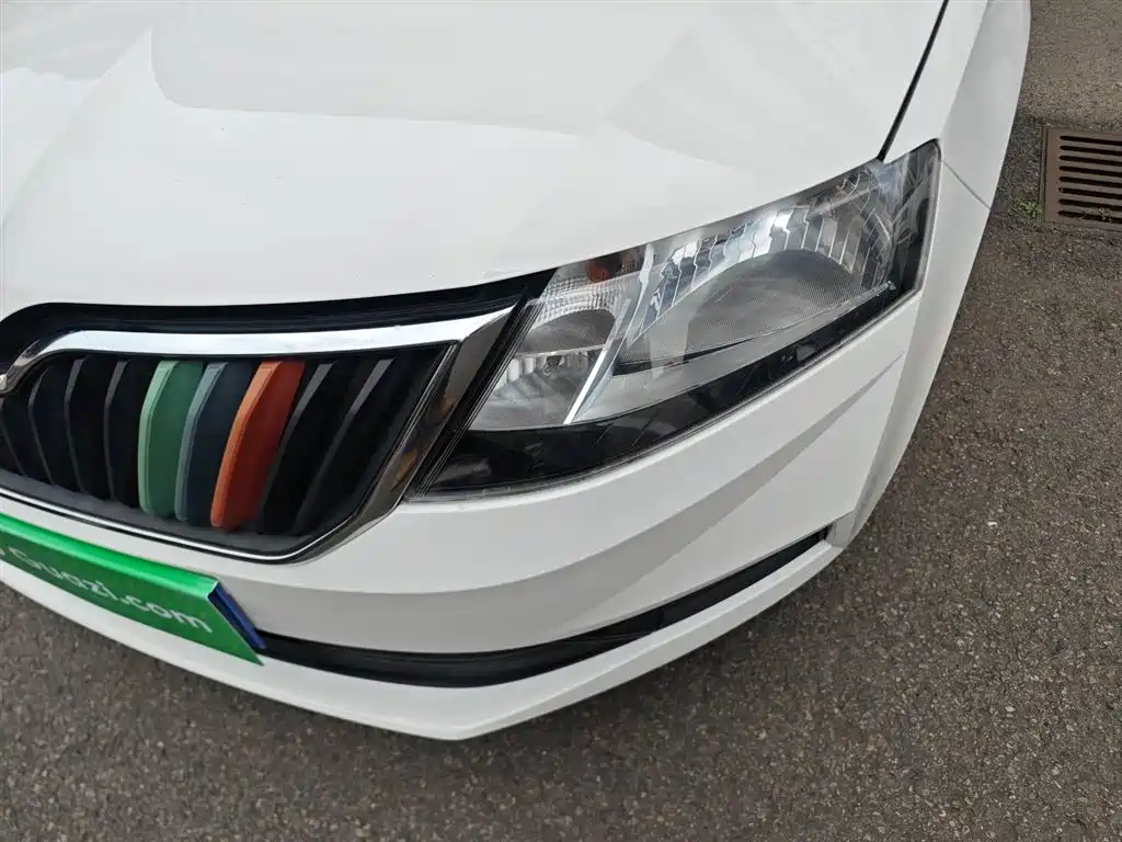 Škoda Rapid 2018 1.6L Manual Standard Edition фото 24