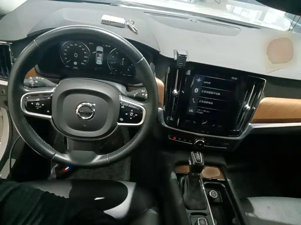 Фото 10 - Volvo S90