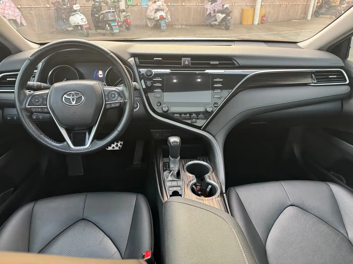 Toyota Camry 2018 2.5G Luxury Edition фото 10