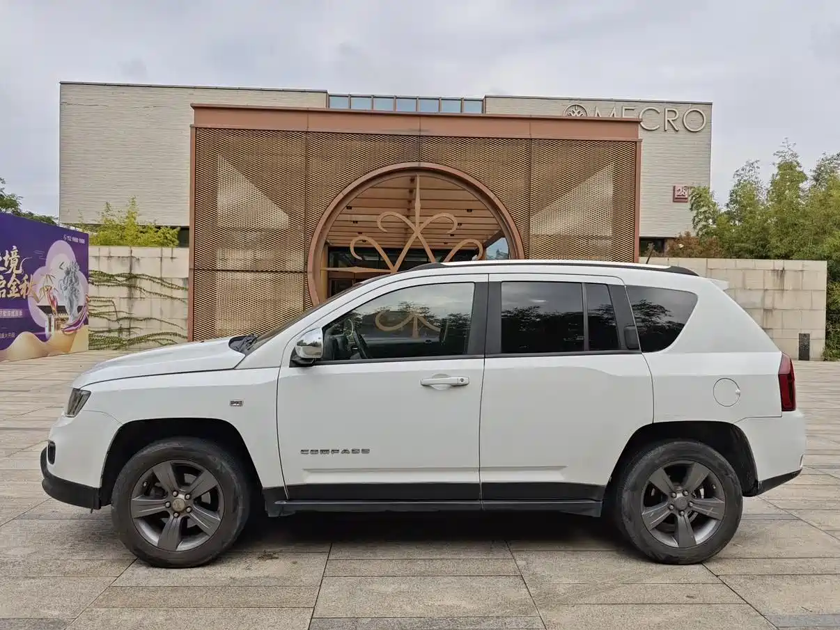 Jeep Compass (Import) 2014 2014 Facelift 2.4L 4WD Comfort Edition