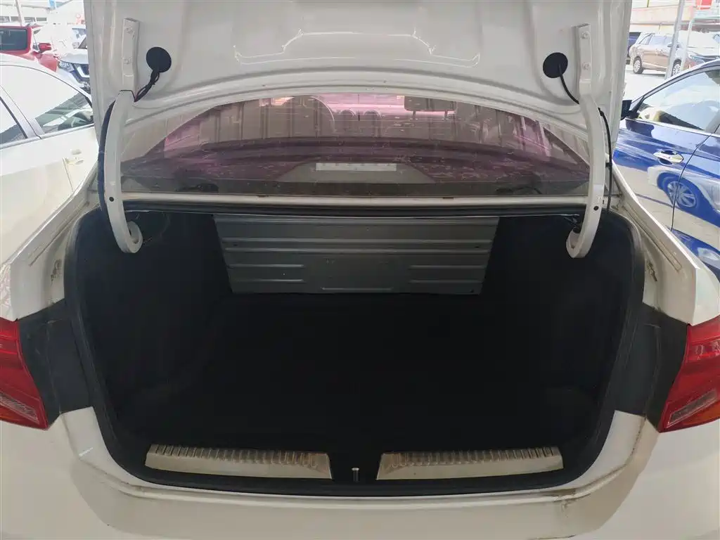 Volkswagen Jetta 2017 1.5L Automatic Fashion фото 15