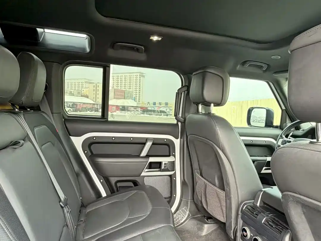 Land Rover Defender 2023 Model 110 3.0T P400 X-DYNAMIC HSE фото 9