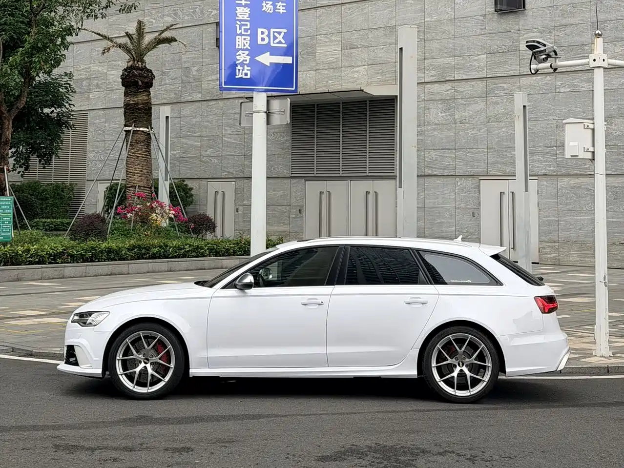 AUDI RS 6