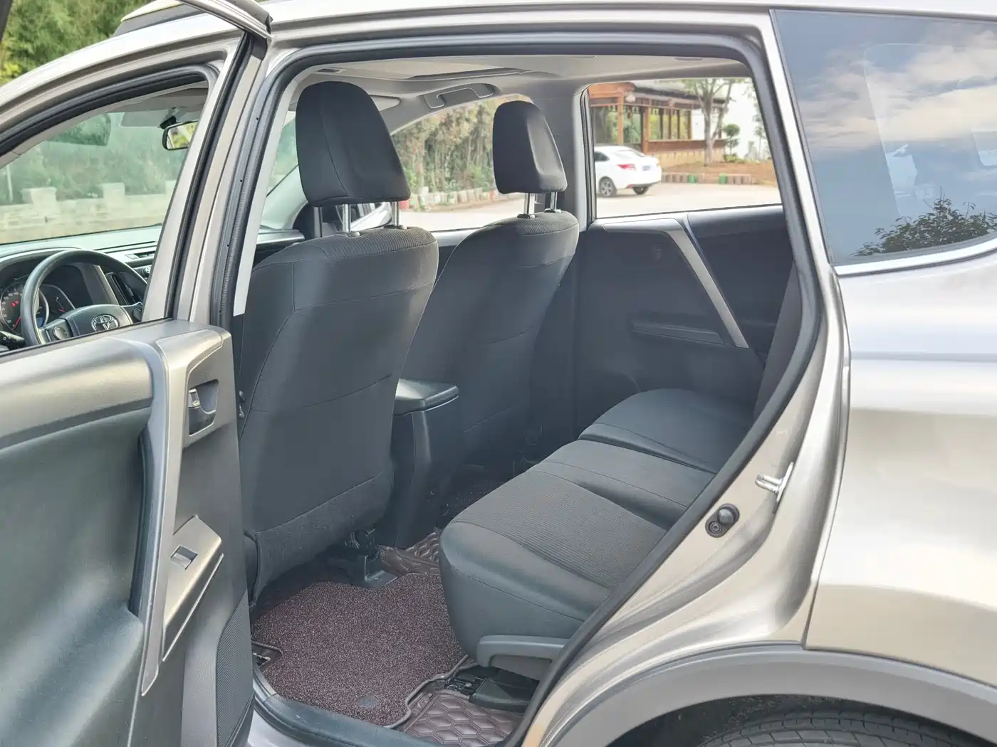 Toyota RAV4 Rongfang 2016 2.0L CVT 2WD Trend (China V) фото 13