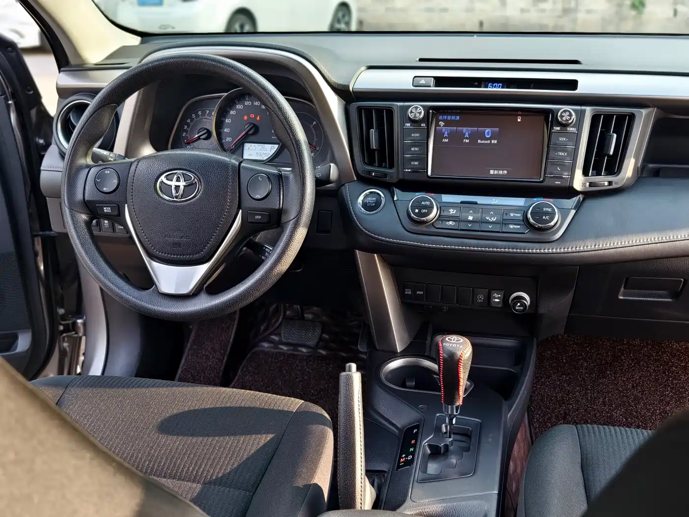 Toyota RAV4 Rongfang 2016 2.0L CVT 2WD Trend (China V) фото 17