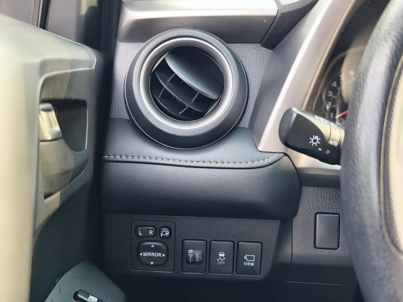 Toyota RAV4 Rongfang 2016 2.0L CVT 2WD Trend (China V) фото 27