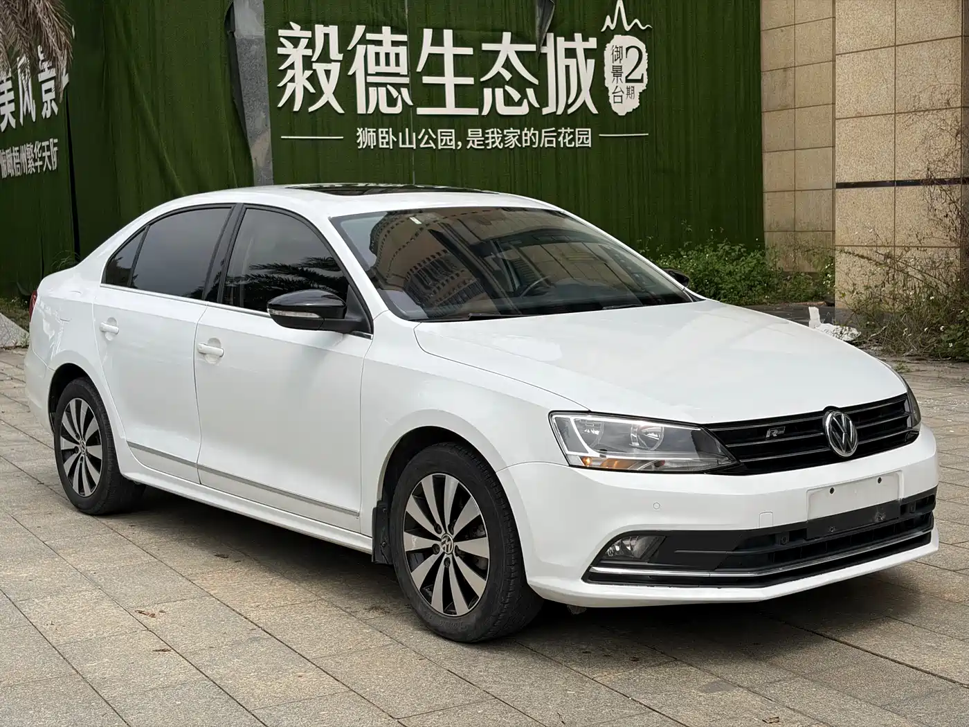 Volkswagen Sagitar 2018 180TSI DSG Premium Edition фото 3