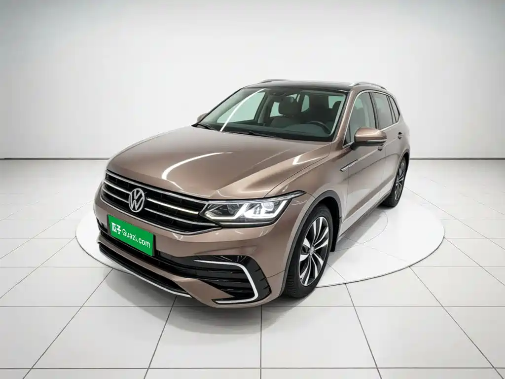 Photo 1 - Volkswagen Tiguan L