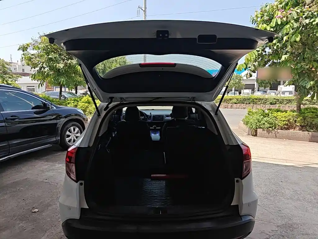 Фото 19 - Honda Vezel