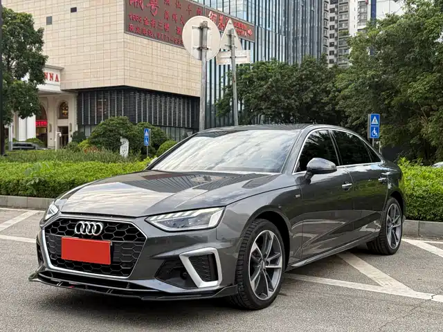 Audi A4L 40 TFSI, Стиль Драйв