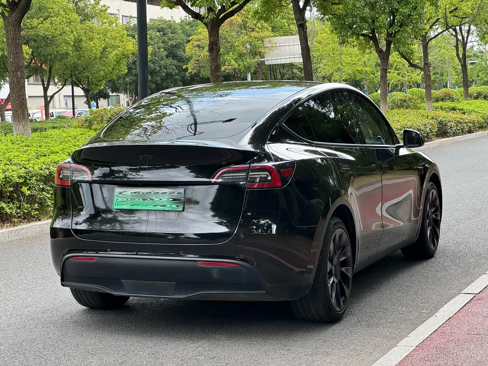 Фото 10 - Tesla Model Y