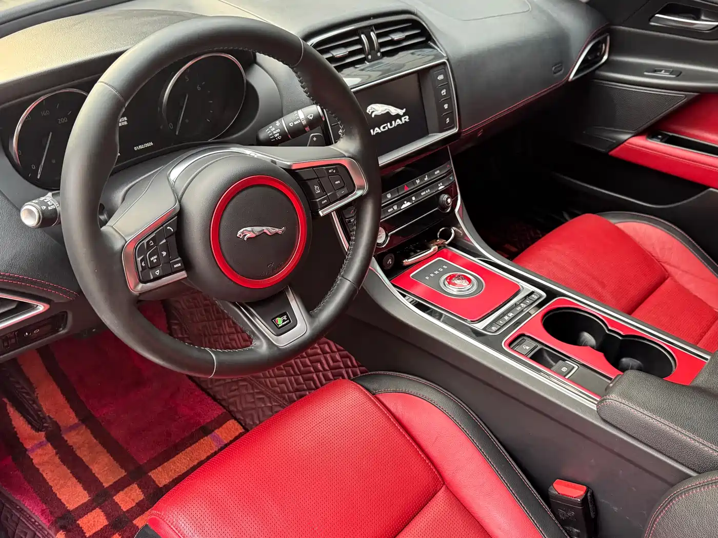 Jaguar XE 2015 2.0T 200PS R-Sport фото 12