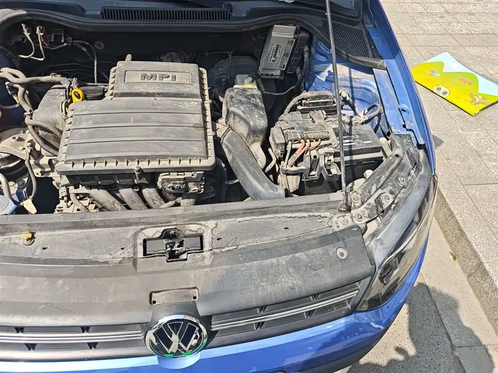 Volkswagen Polo 2014 1.6L Cross Polo Automatic фото 22