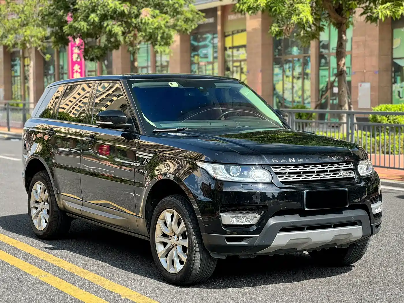 Land Rover Range Rover Sport 2016 Model 3.0 SC V6 HSE фото 3
