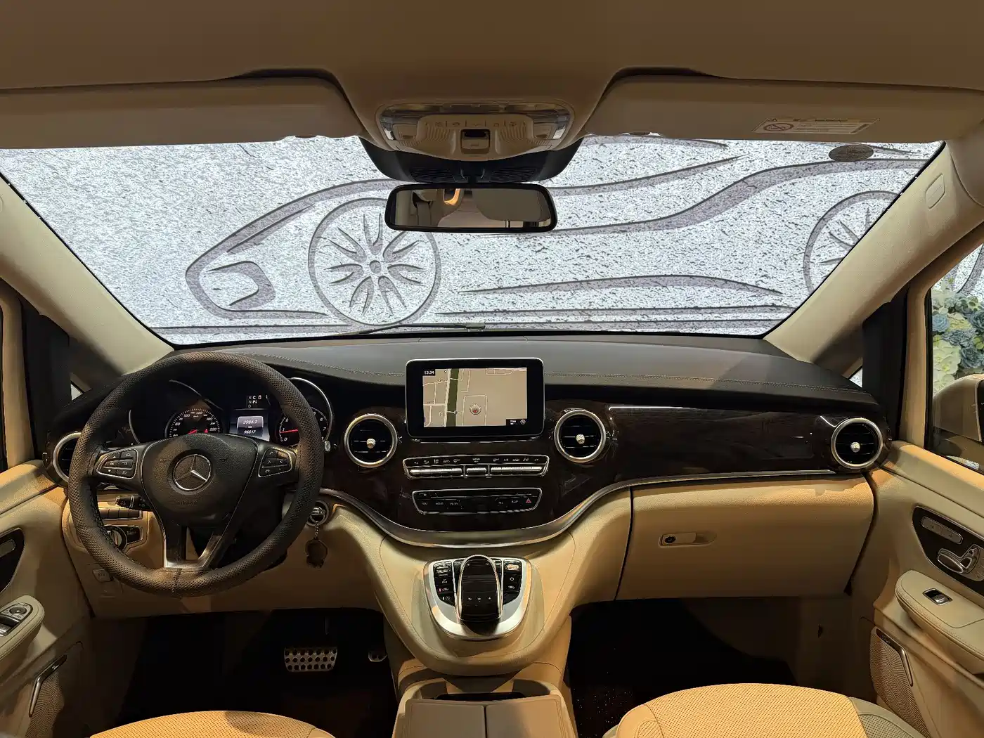 Mercedes-Benz V-Class 2017 Model V 260 L Premium Extended Edition фото 14