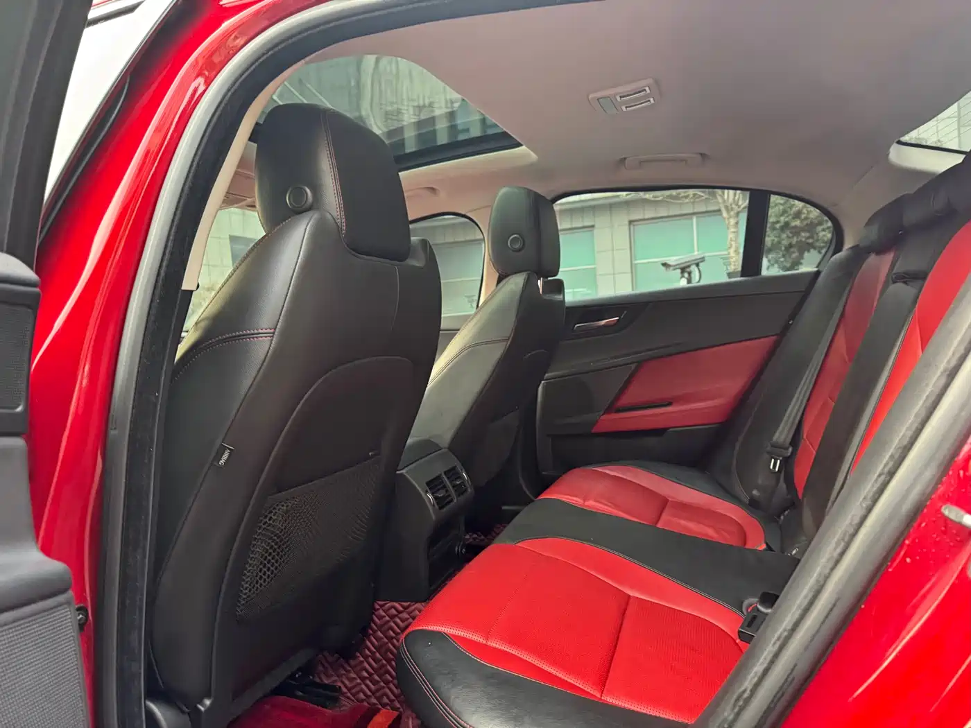 Jaguar XE 2015 2.0T 200PS R-Sport фото 15