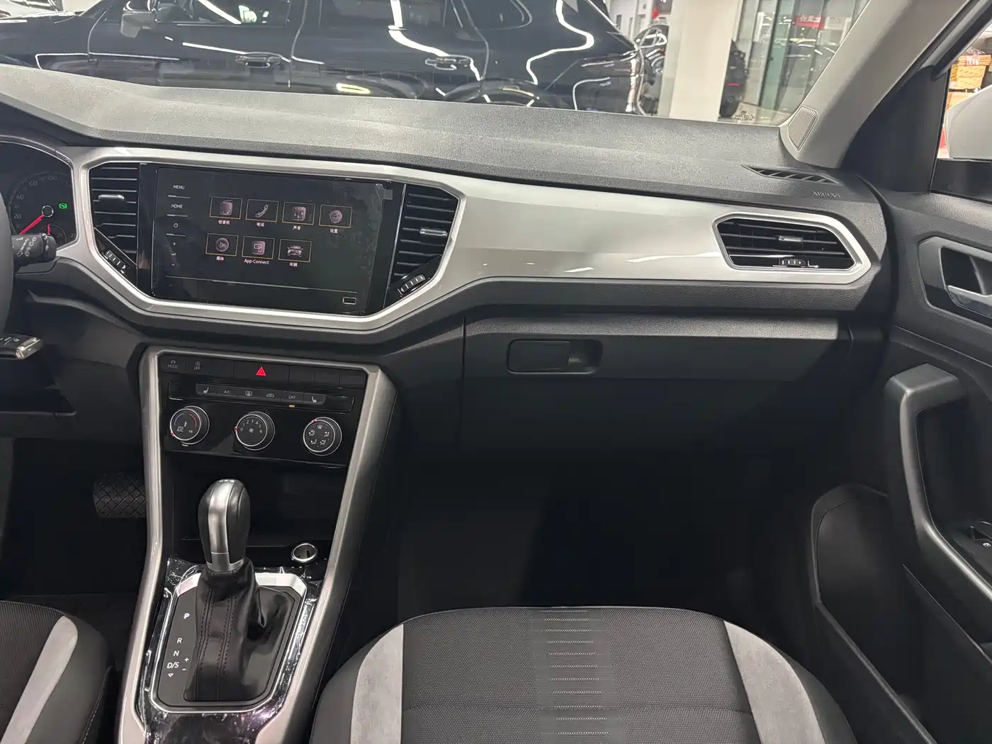 Volkswagen T-ROC 2021 Facelift 280TSI DSG 2WD Elite Smart Connect Edition фото 16