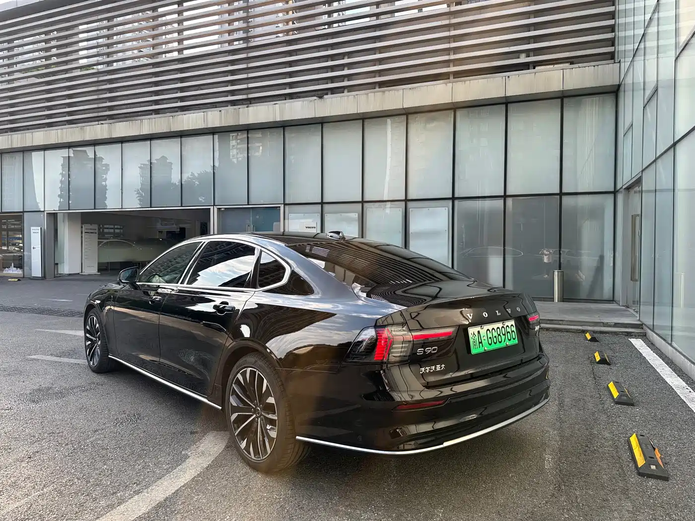 Volvo S90 Plug-in Hybrid 2025 2026 Plug-in Hybrid AWD Long Range Elegance Luxury