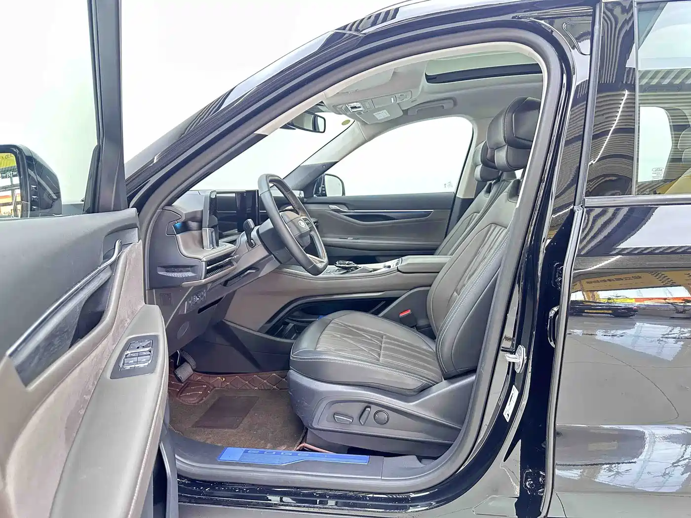 Фото 10 - Ford Edge