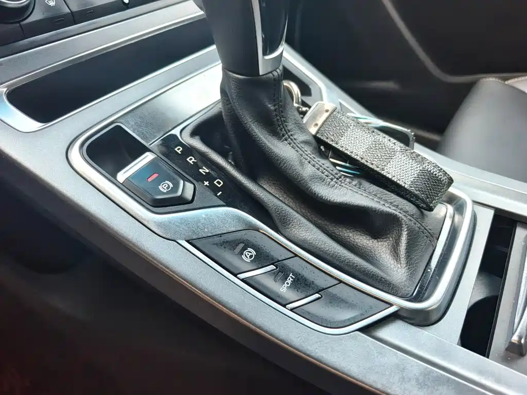 Фото 13 - Geely Emgrand