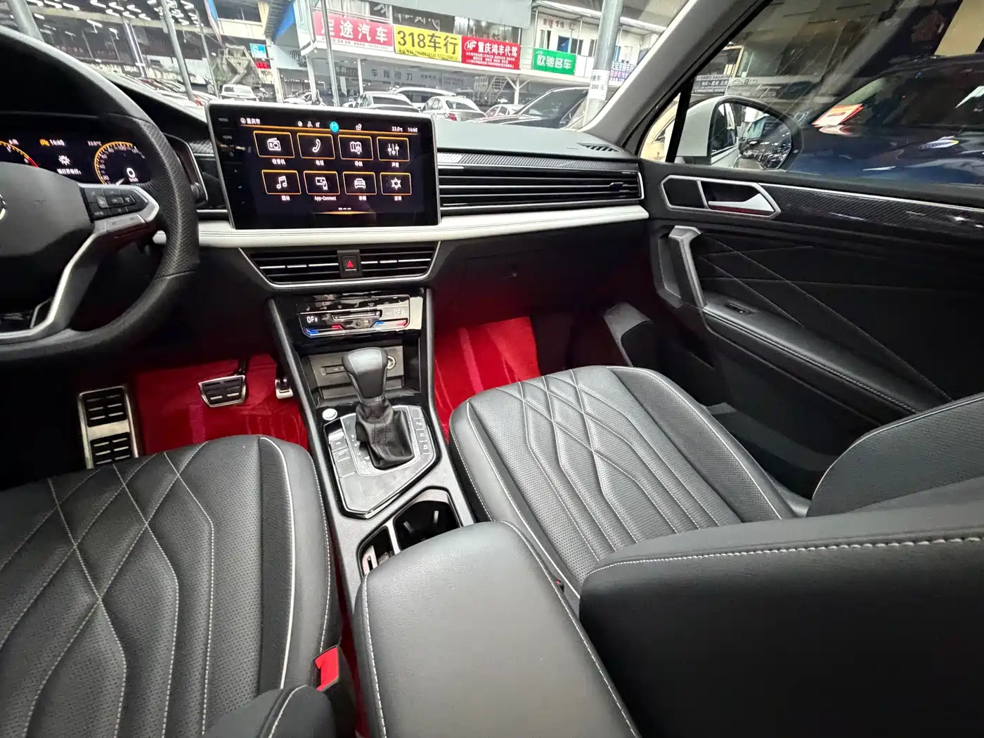 Volkswagen Tiguan L 2024 330TSI Automatic 2WD R-Line Premium Enjoyment Edition фото 28